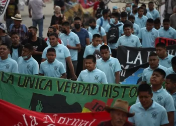 Padres de los 43 Normalistas de Ayotzinapa Llaman a la Protesta Ante las Elecciones