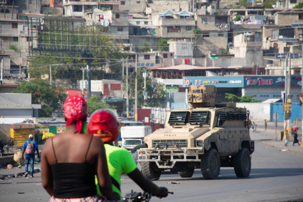 Crisis en Puerto Príncipe: Más de 53,000 Personas Huyen por la Violencia de las Pandillas