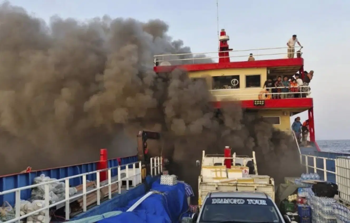 Incendio en Ferry en Tailandia: Todos los Pasajeros a Salvo tras Ataque del Fuego en Altamar