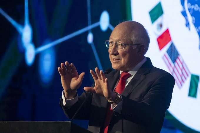 Ken Salazar Aboga por la Lucha Contra el Fentanilo y el Narcotráfico