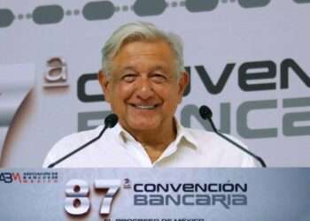 AMLO Enfatiza Reducción de Homicidios Dolosos Ante Banqueros