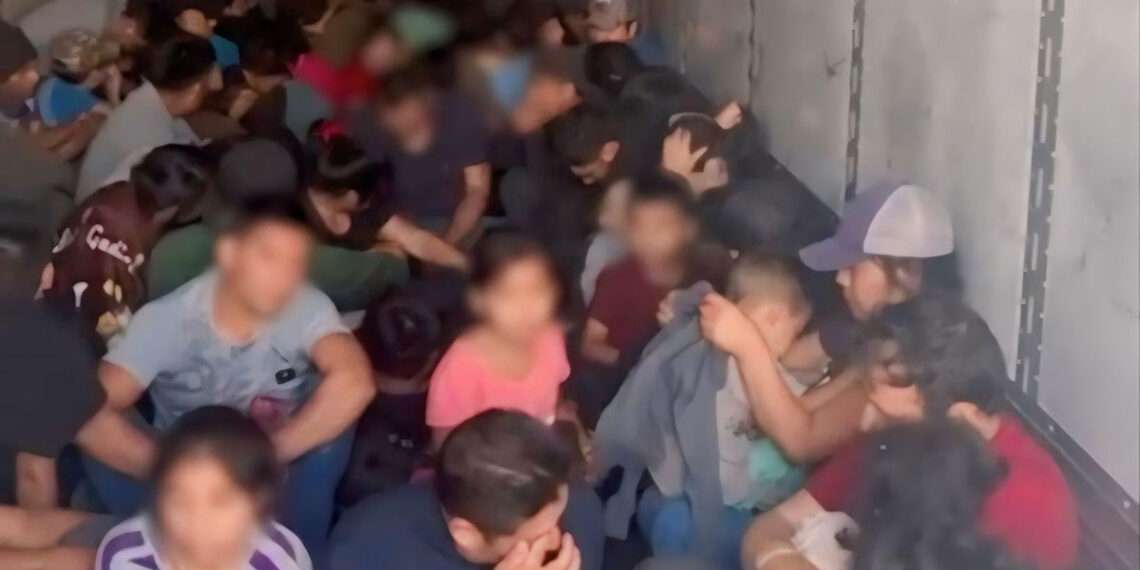 Rescate de más de 100 Migrantes en Caja de Tráiler en Desierto de Chihuahua