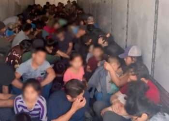 Rescate de más de 100 Migrantes en Caja de Tráiler en Desierto de Chihuahua