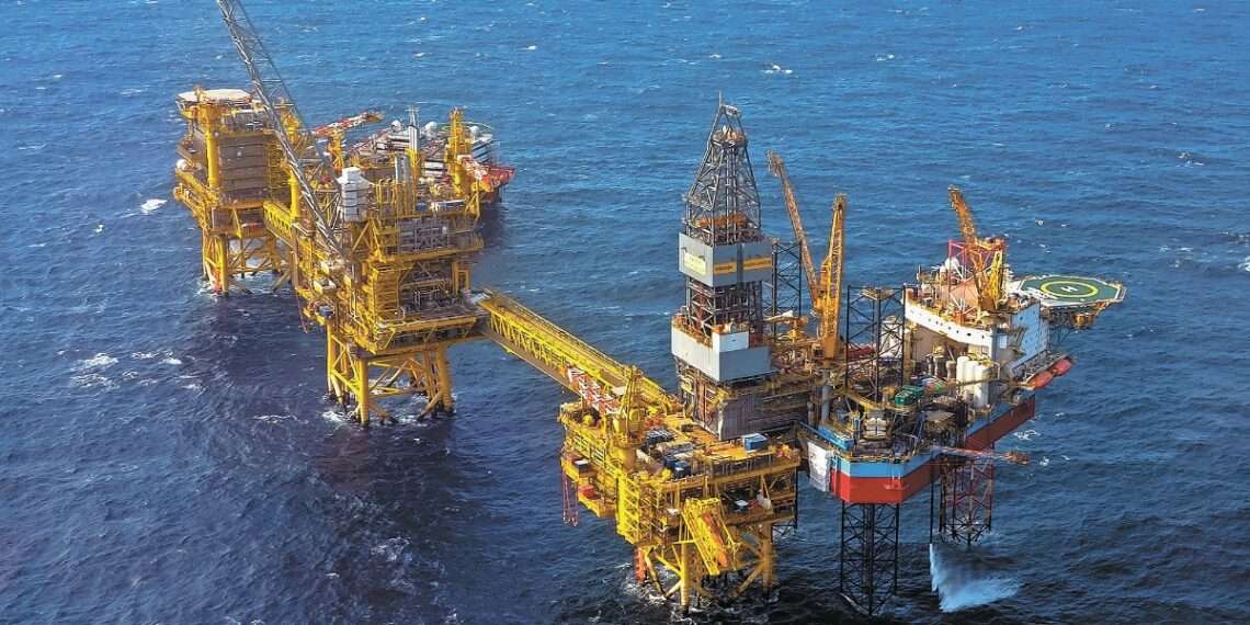 Precios del Petróleo Cierran con Leve Alza Tras Ataque en Irán