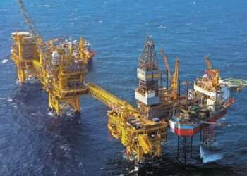Precios del Petróleo Cierran con Leve Alza Tras Ataque en Irán