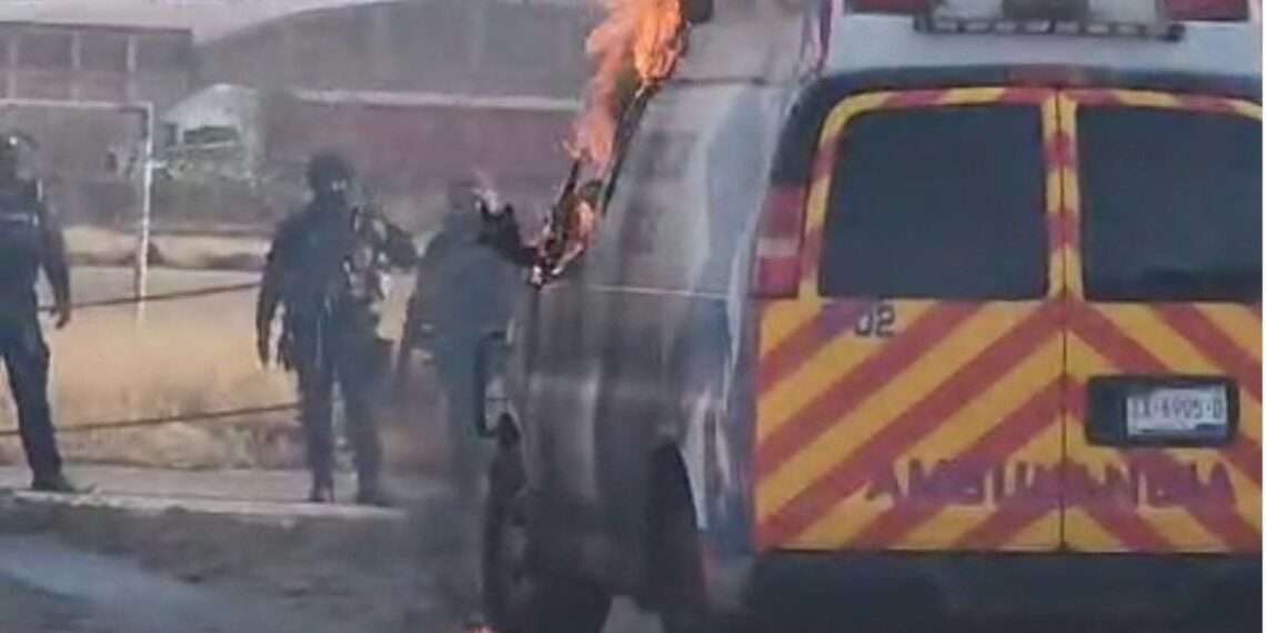Ataque Fatal: 2 Paramédicos Asesinados y Ambulancia Incendiada en Guanajuato