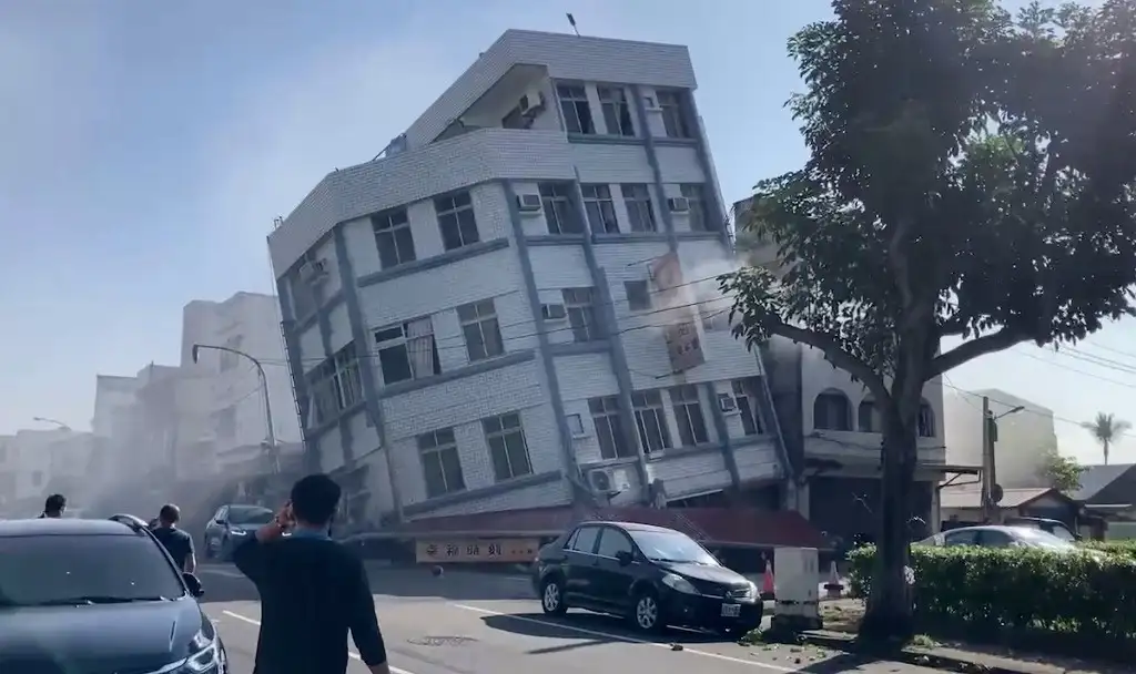 Sismo de Magnitud 7.4 Golpea Taiwán: Un Fallecido y Más de 50 Heridos