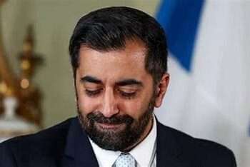 Renuncia el Ministro Principal de Escocia tras Romperse Coalición de Gobierno