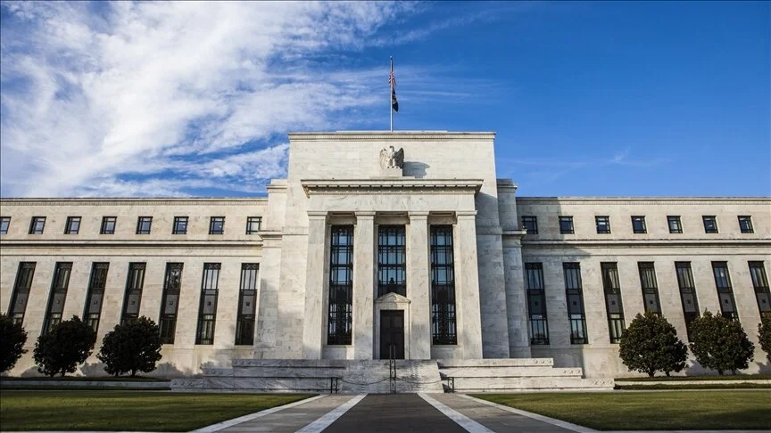 Turbulencia en Wall Street: Acciones de Fabricantes de Chips Se Desploman por Tensiones entre China y la Fed