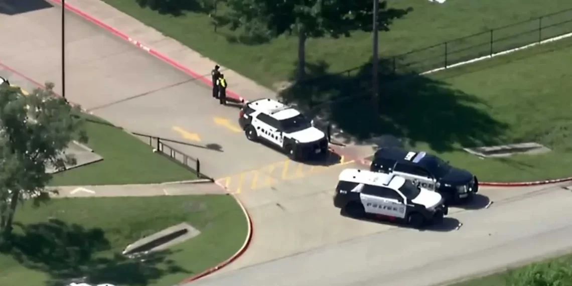 Reportan Incidente de Tiroteo en Escuela Secundaria de Dallas; Una Persona Resulta Baleada