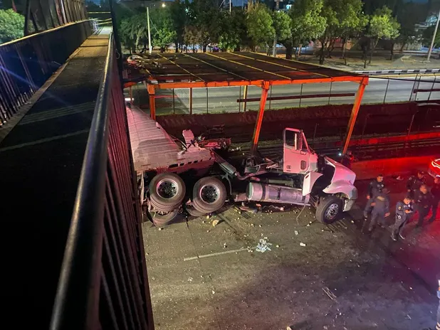 Incidente en Línea 5 del Metro: Servicio suspendido por volcadura de tráiler