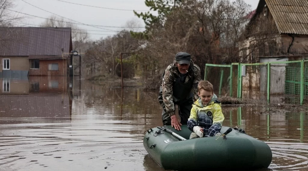 Más de 100 mil evacuados en Kazajistán y Rusia debido a inundaciones