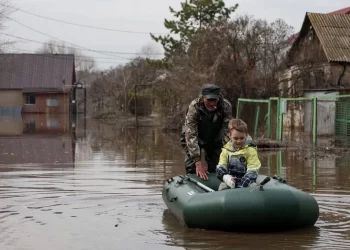 Más de 100 mil evacuados en Kazajistán y Rusia debido a inundaciones