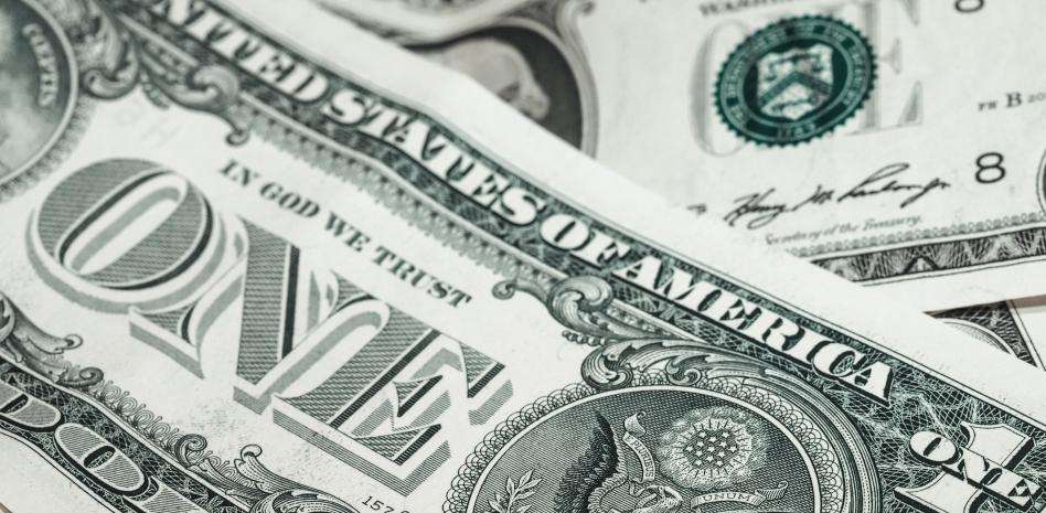 Precio del dólar hoy: El peso cae ante la expectativa del PIB e inflación en México