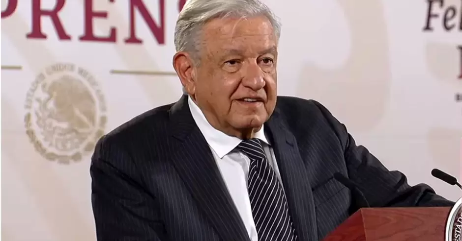 AMLO Anuncia Aumento Salarial del 10% para Maestros en el Día del Maestro