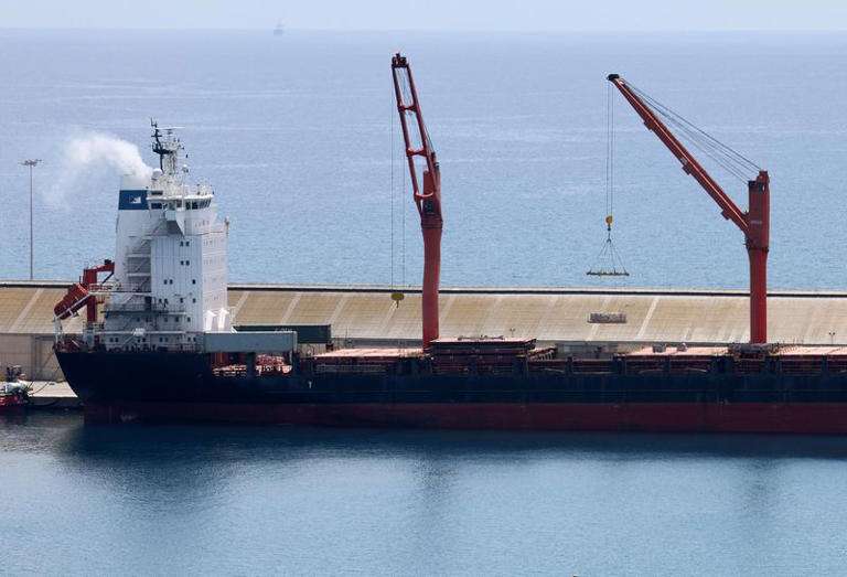 Barco con ayuda para Gaza parte desde Chipre hacia nuevo muelle