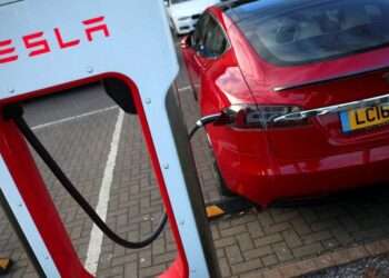 Tesla Invierte 500 Millones de Dólares para Expandir su Red de Recarga Rápida