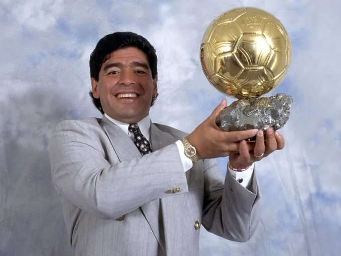 El Trofeo Perdido de Maradona, el Balón de Oro de 1986, Emergerá en Subasta en París