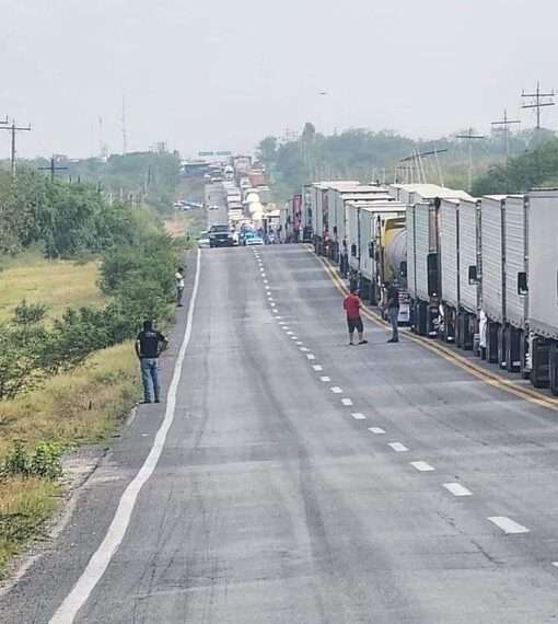 Persiste Bloqueo en la Carretera Ciudad Victoria-Matamoros por Protesta de Agricultores