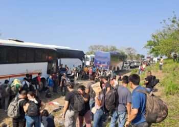500 Migrantes Abandonados en la Carretera de Cosoleacaque