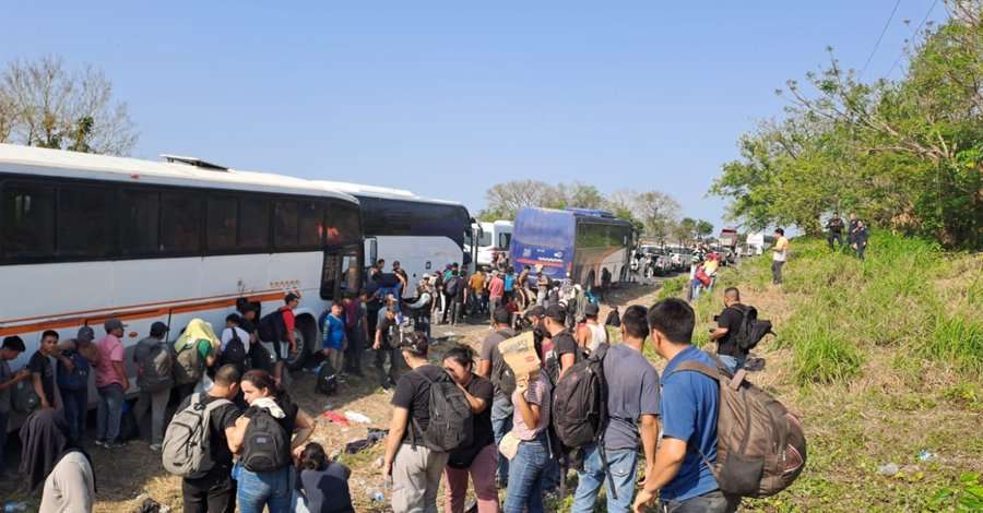 500 Migrantes Abandonados en la Carretera de Cosoleacaque