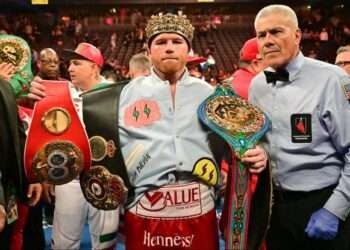 Canelo Álvarez Triunfa sobre Jaime Munguía en una Batalla Épica de Boxeo