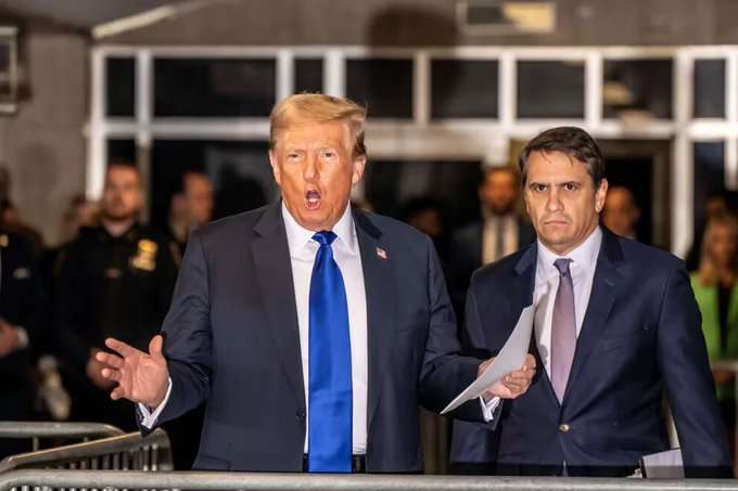 Donald Trump debe esperar en el tribunal de Manhattan mientras el jurado delibera