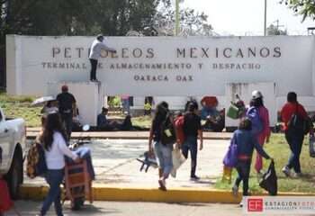 Sección 22 de la CNTE cierra planta de Pemex y afecta suministro de combustible en Oaxaca