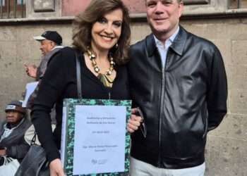 Diputada del PAN y empresario buscan entregar pruebas de corrupción a AMLO