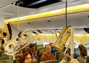 Turbulencia severa en vuelo a Singapur deja un muerto y 30 heridos
