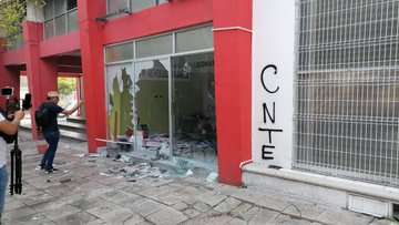 CNTE vandaliza oficinas de partidos políticos en Chiapas