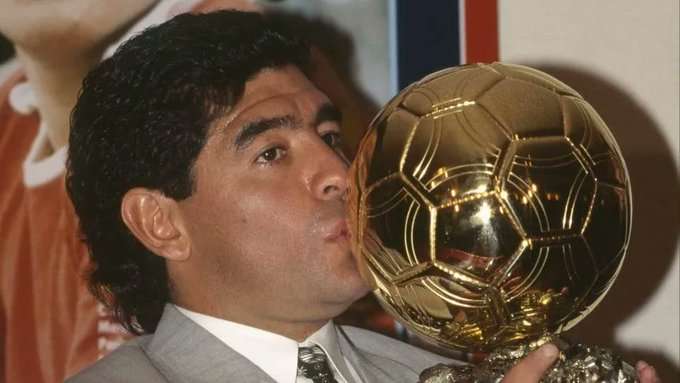 Herederos de Diego Maradona pierden juicio para frenar subasta de su Balón de Oro del Mundial 86