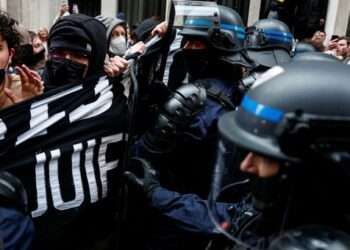 Desalojo Pacífico de Estudiantes en París: Apoyo Propalestino en el Centro de la Polémica