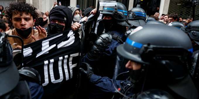 Desalojo Pacífico de Estudiantes en París: Apoyo Propalestino en el Centro de la Polémica