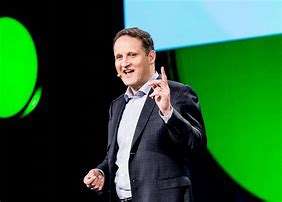 Cambios en la Dirección de Amazon Web Services: Adam Selipsky se Retira como CEO