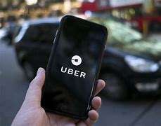 Uber Anuncia Servicios de Autobús a Aeropuertos y Asociación con Costco para Uber Eats