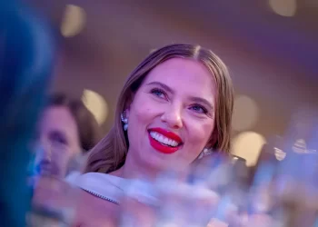 OpenAI accede a pausar la voz similar a la de Scarlett Johansson