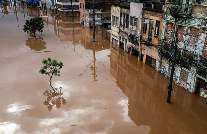 Aumenta a 83 el Número de Víctimas Mortales por Tormentas en Brasil