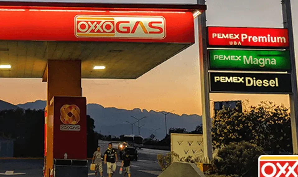 AMLO insta a Profeco a intervenir por precios elevados en gasolineras Oxxo