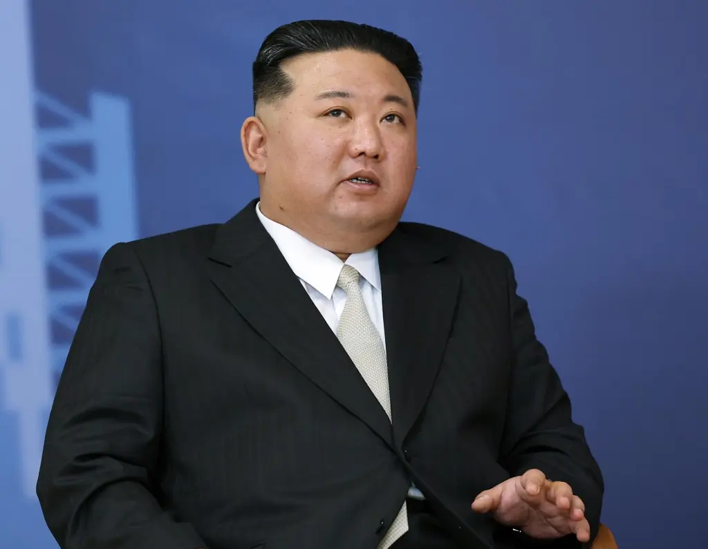 Corea del Norte Dispara Misiles Balísticos y Envía Globos de Desechos