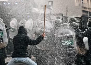 Tensiones y Violencia en Buenos Aires por Leyes de Reforma de Milei