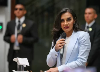 Fiscalía de Ecuador vincula a la vicepresidenta con un caso de corrupción