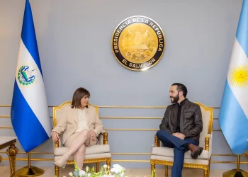 Bukele y Bullrich dialogan sobre seguridad en visita oficial a El Salvador