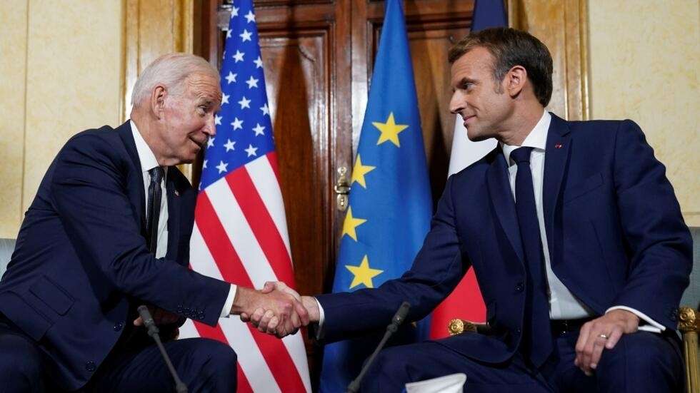 Acuerdo Diplomático: El presidente estadounidense, Joe Biden, confirma un acuerdo con su homólogo francés, Emmanuel Macron, sobre el empleo de activos rusos congelados para respaldar a Ucrania.