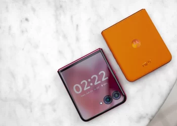 Regresa el icónico y rosado Motorola Razr