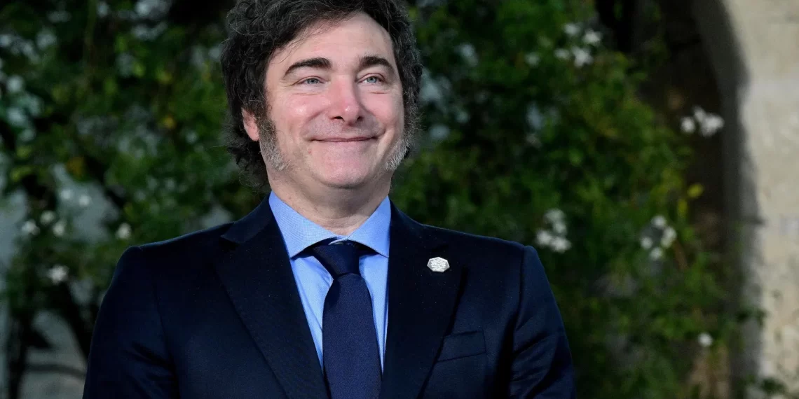 Milei Resalta Apoyo del FMI y Banco Mundial y Niega Presiones de Devaluación