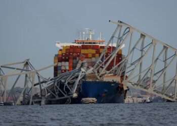 Carguero Dali zarpa de Baltimore hacia Virginia tras colapso del puente