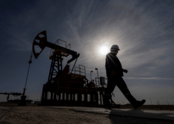 Petróleo aumenta a la espera de datos de inflación en EE.UU.