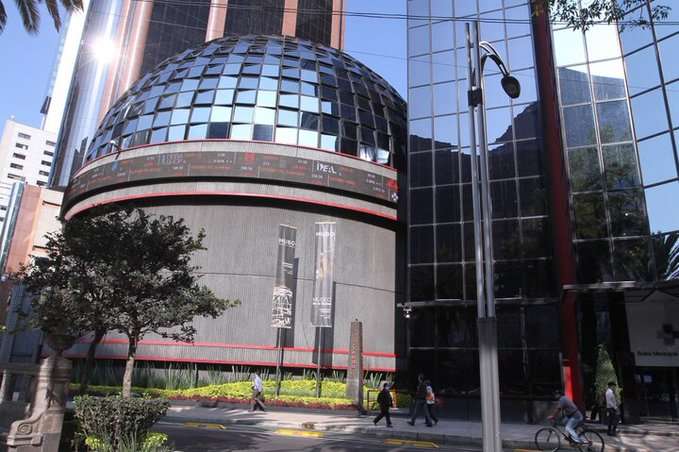 Bolsa mexicana registra pérdidas; destacan caídas en Asur y GAP