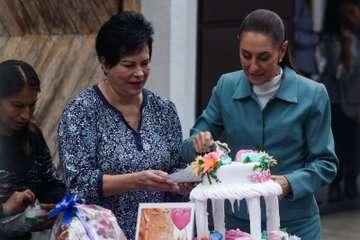 Claudia Sheinbaum Celebra su 62º Cumpleaños con Felicitaciones y Mensajes de Admiración